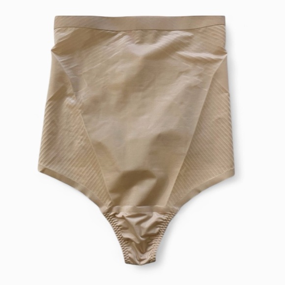 NEW SPANX THINSTINCTS 2. High-Waisted thong shape wear in cafe au lait - Picture 1 of 6